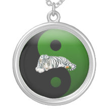 Collier blanc de Ying-Yang de tigre