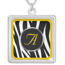 Collier chic de monogramme de jaune d'impression d