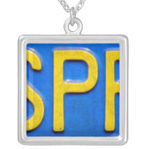 Collier de cru de plaque minéralogique de la lettr