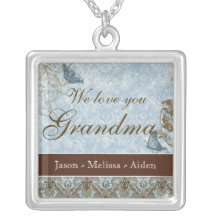 Collier de grand-maman de papillon de damassé de D