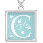 Collier de monogramme de coeurs - lettre C