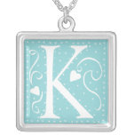 Collier de monogramme de coeurs - lettre K