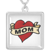Collier de tatouage de coeur de maman