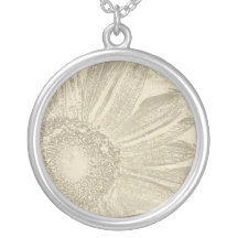 Collier gris de marguerite de Brown