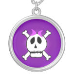 Collier pourpre de fille de crâne
