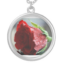 Collier rose d'anniversaire