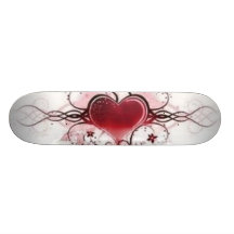 conception de tatouage de coeur plateau de planche à roulettes