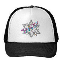 Conception tribale avec la libellule casquette
