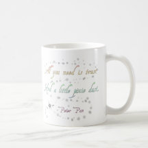 Confiance et tasse de la poussière de lutin