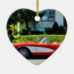 Convertible rouge et blanc de Corvette Ornements