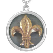 COPIE EN SOIE DE CRÊPE DE L'OR FLEUR-DE-LIS COLLIERS