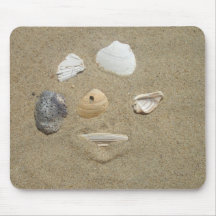 Coquilles de mer dans le sable Mousepad Tapis De Souris
