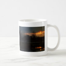 Coucher du soleil reflété tasse à café