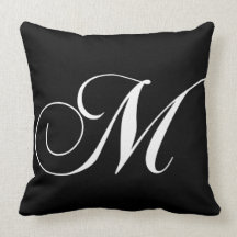 Coussin décoré d'un monogramme de concepteur blanc