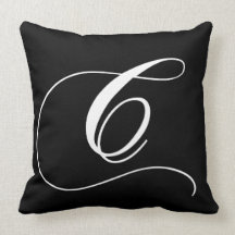 Coussin décoré d'un monogramme de concepteur blanc