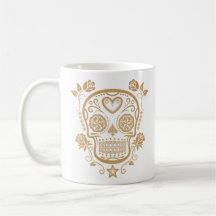 Crâne de sucre roux avec des roses tasse