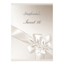 Crème élégante d'invitation de fête d'anniversaire