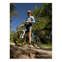 Cycliste bleu et orange (carte postale)