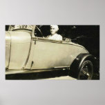dame in haar eerste autoposter