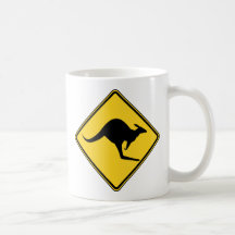 danger d'avertissement de kangourou dans le jour d tasse