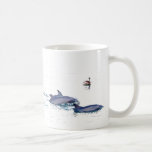 Dauphins de Bottlenose et tasse de pélican