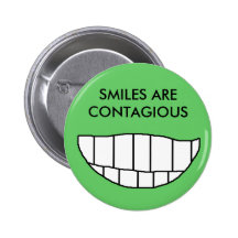 DE GLIMLACHEN ZIJN BESMETTELIJK - KNOOP SPELDBUTTONS
