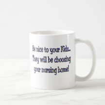 De humoristische mok van de Koffie, grappige spreu