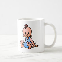 De jongenszitting van het baby mokken