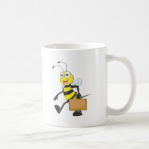 De leuke Cartoon van de Bij draagt Attache gaat Ka Koffie Mokken