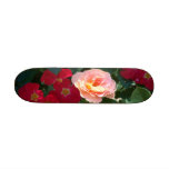 De Rode Roze Rozen van het koraal Skate Deck