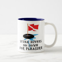 De scuba-duikers dalen voor Genoegen Bekers