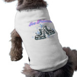 de sneeuwvlokken en de schaatsenontwerp van ijspri hondenshirt