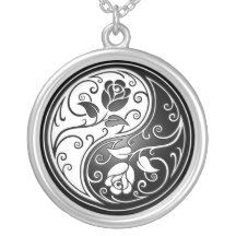 De zwarte Rozen van Yang van Yin, Persoonlijke Ketting