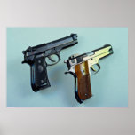 Deux .45 arme à feu automatique de calibre pour de posters