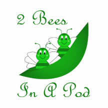 Deux abeilles dans un ornement de cosse photos en relief