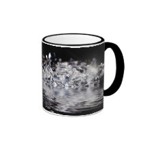 Diamants se reflétant dans l'eau mug