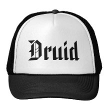 Druide. Police gothique gentille. Noir et blanc Casquettes