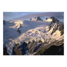 Écartez sur le cône de montagne invitation