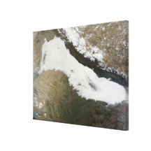 Een dikke bank van lage wolken stretched canvas afdruk