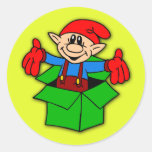 Elf mignon dans des autocollants d'une boîte