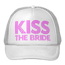 Embrassez la jeune mariée casquettes de camionneur