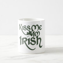 Embrassez-moi l'Irlandais Im Mug À Café