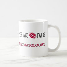 Embrassez-moi que je suis un RHUMATOLOGUE Tasse À Café