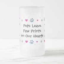 Empreintes de pattes de congé d'animaux familiers  tasse