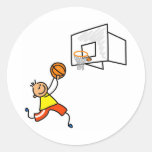 Enfant de basket-ball adhésifs ronds