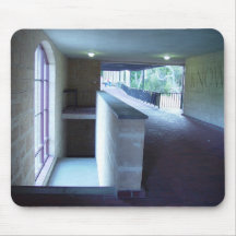 Ensoleillé sur la cage d'escalier à l'université d tapis de souris