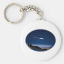 Étoile filante au-dessus de paysage de nuit porte-clefs
