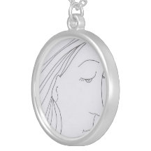 "Fait face" au collier de Gloria