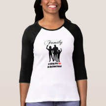 Familie die de pret in het t-shirt van dysfunction