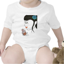Femme avec le petit gâteau t-shirt